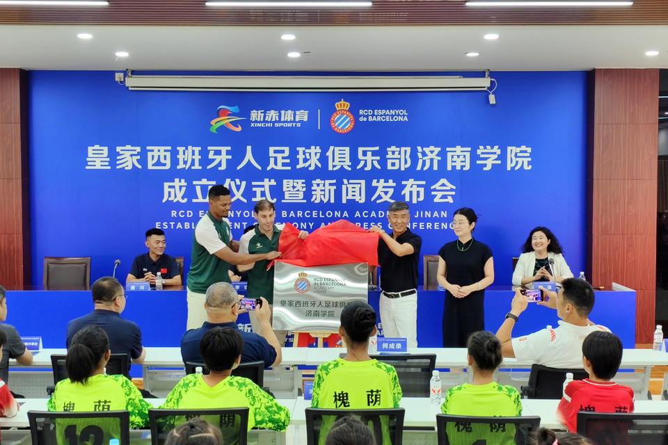 常管理与教, 正式落成, 青训体系引