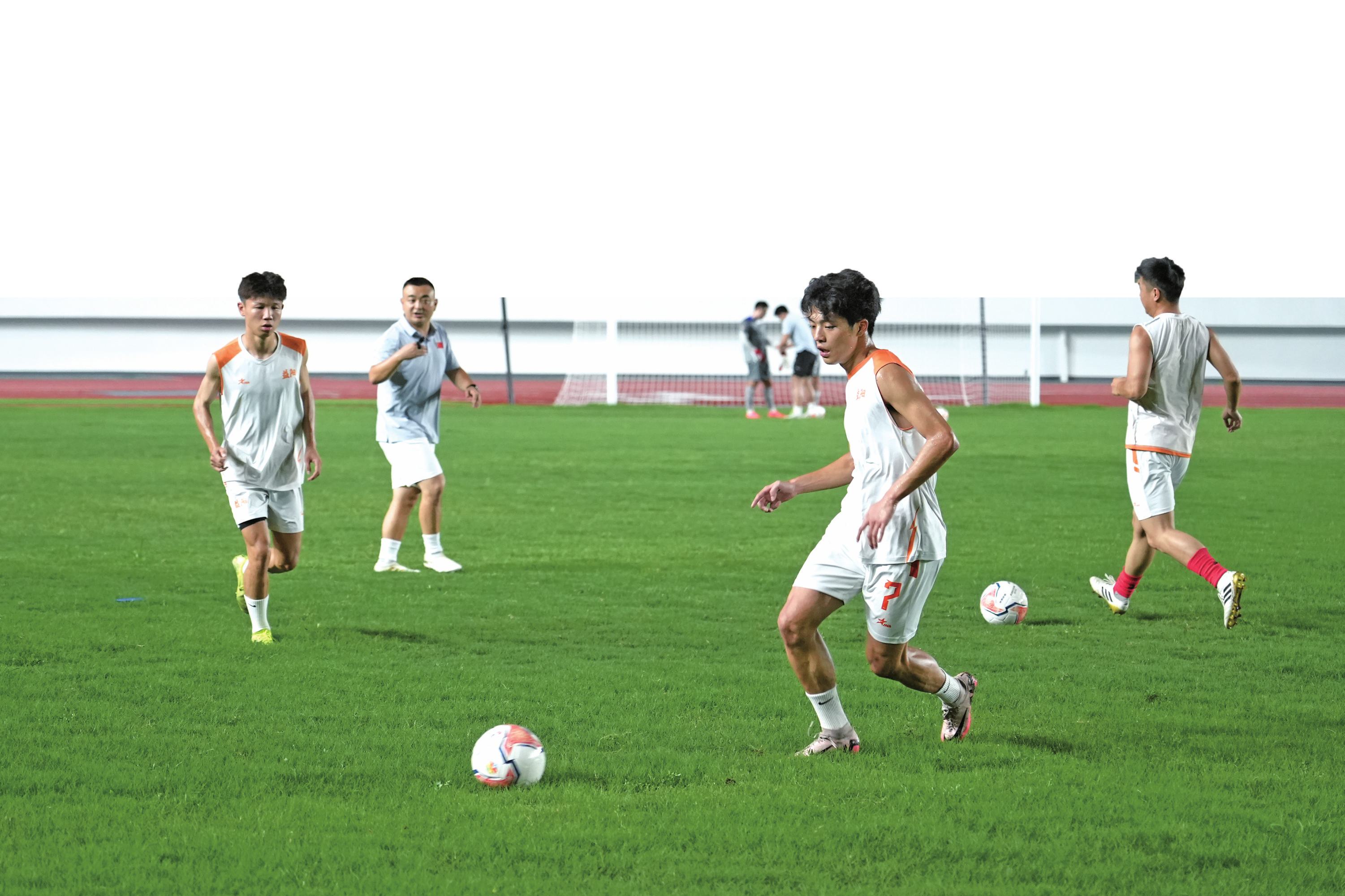 为益阳足球, 的发展注入