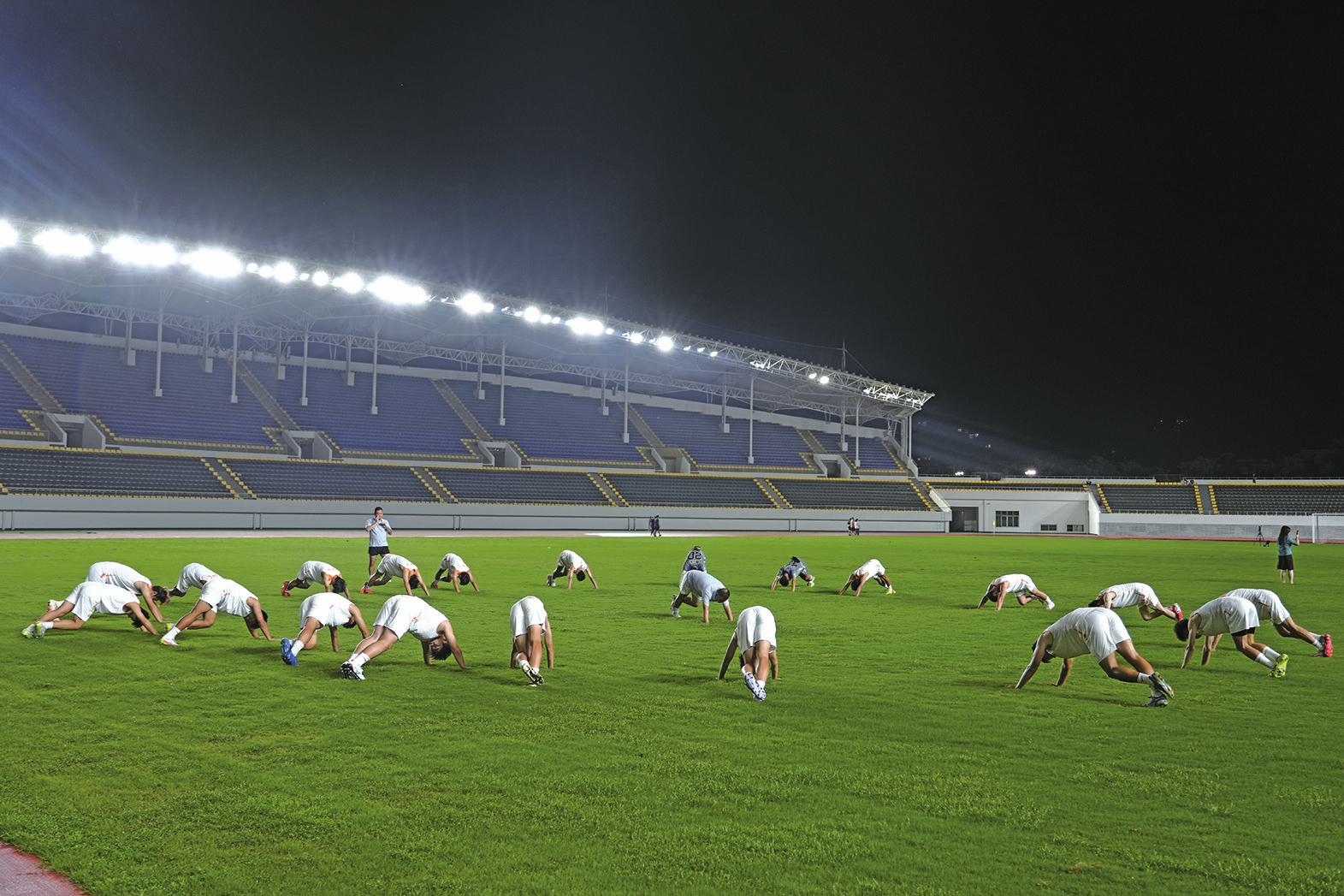 西的热情, 哪怕只是聊