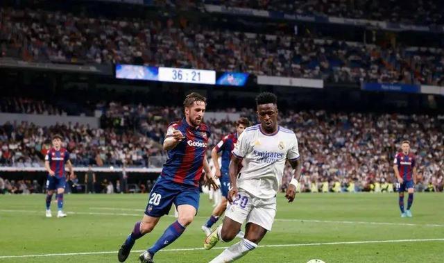 本场比赛, 他们面对莱